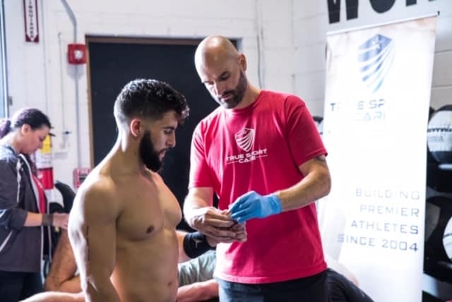 An athlete working with Dr. Marc Taczanowski, a sports medicine doctor near Smithtown NY