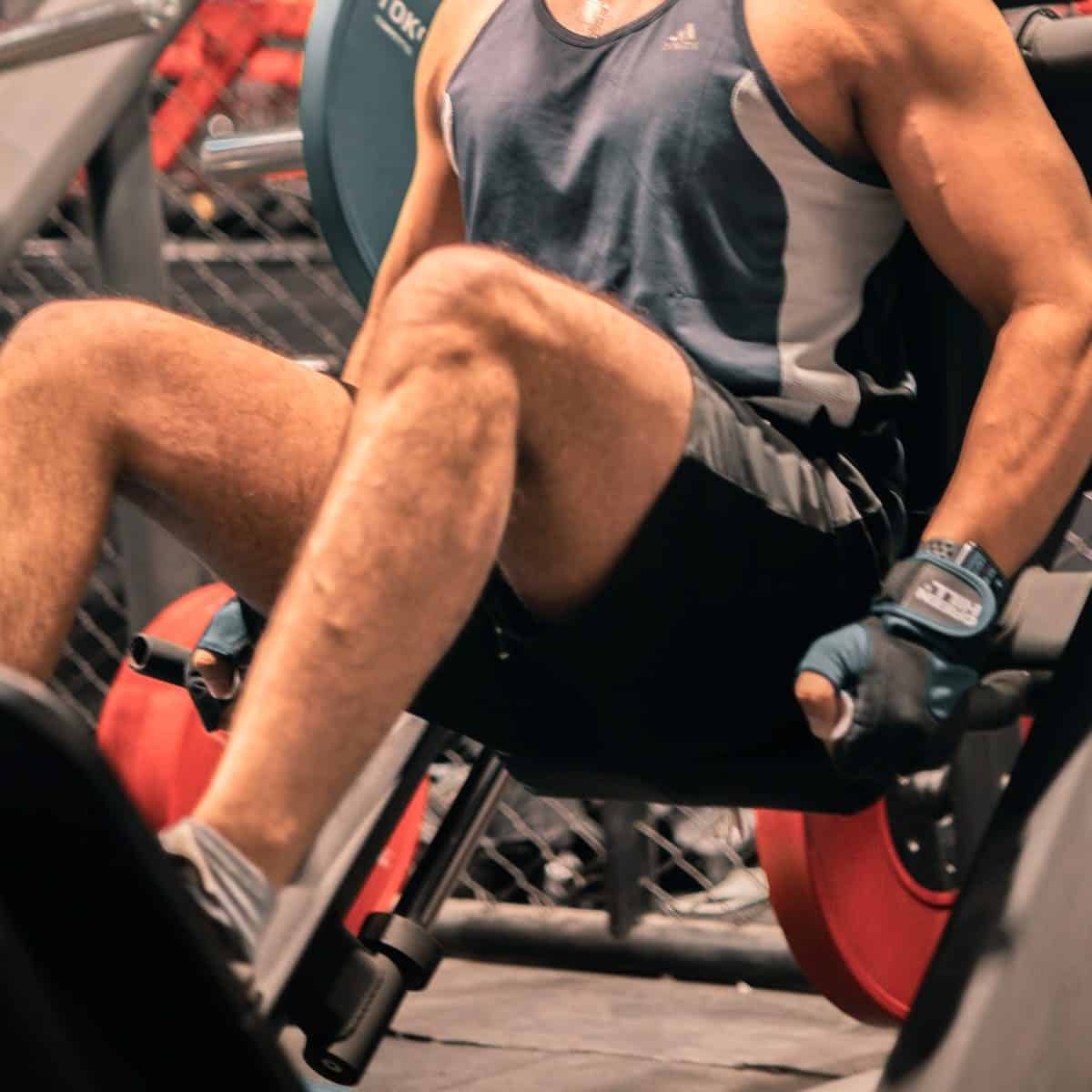 man doing a leg workout at the gym